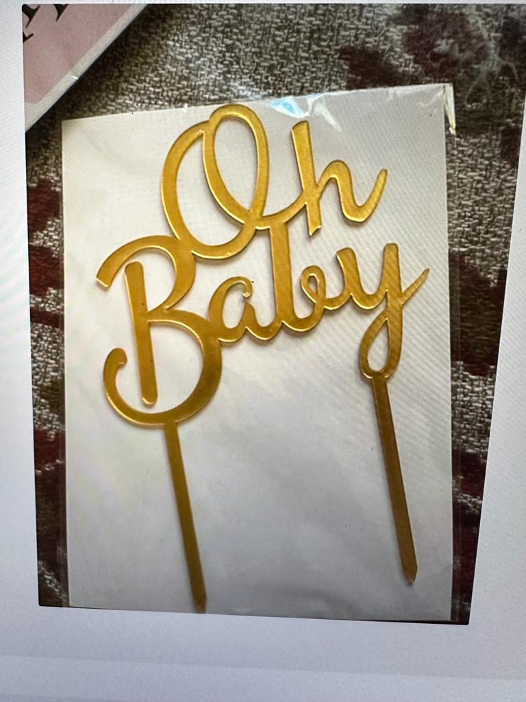 Décorations dorées "Oh Baby" idéales pour les naissances, showers, révélations de sexe et les célébrations de bébé.